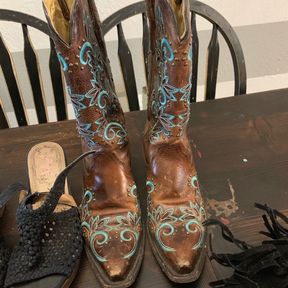 Beautiful cowboy boots snip toe